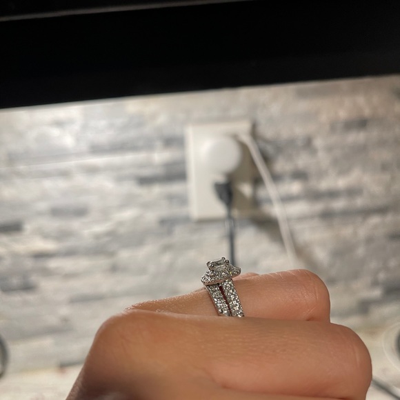 SOLD ✨ Diamond wedding and engagement set - Picture 5 of 10